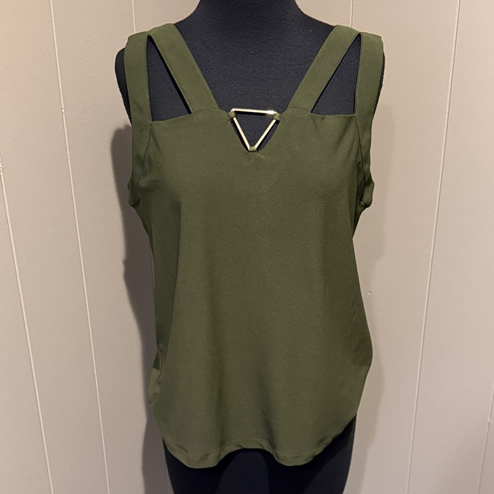B30 AUW Women Small Green Tank Top with Geometric Metallic Accent